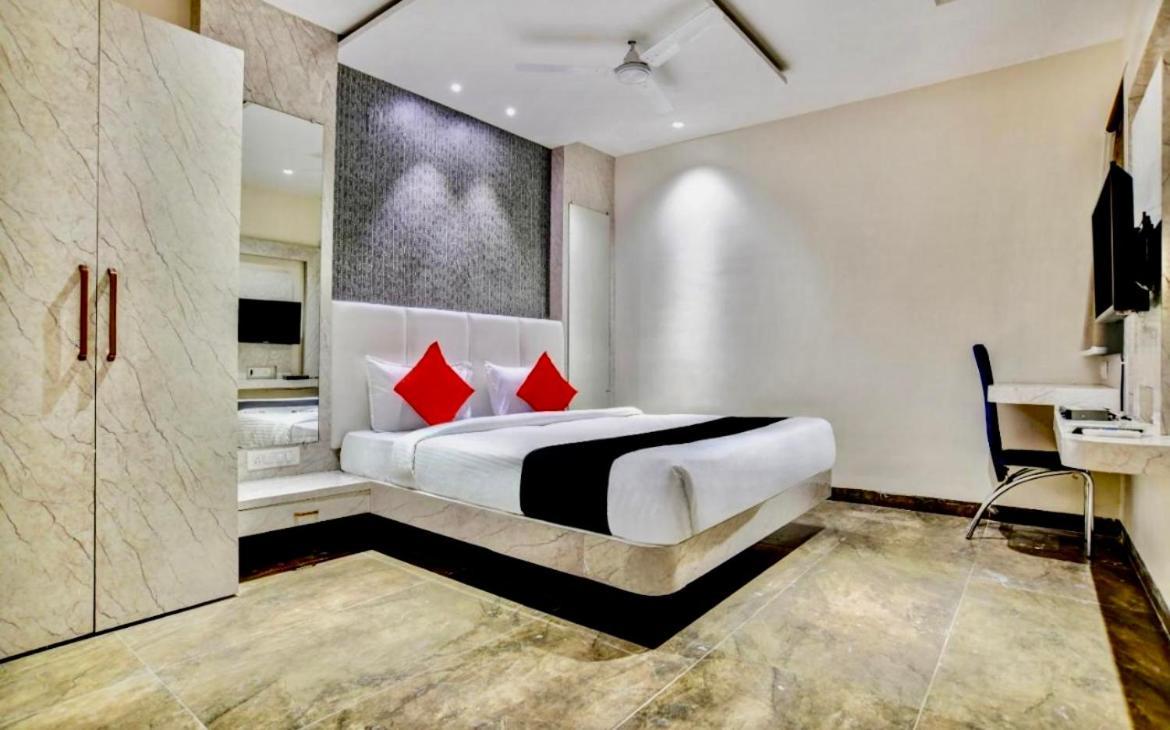 Hotel Vrindavan Prosperity Kültér fotó
