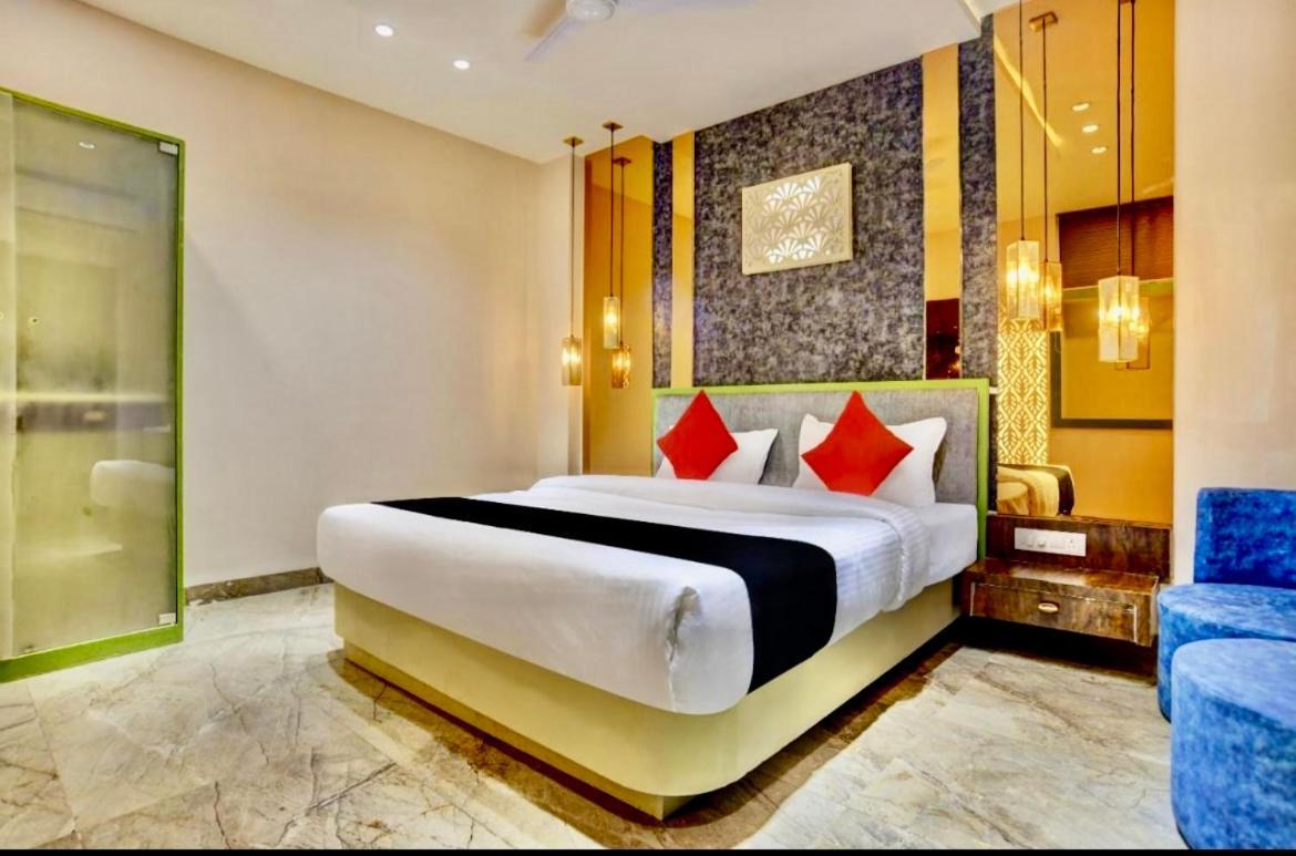 Hotel Vrindavan Prosperity Kültér fotó