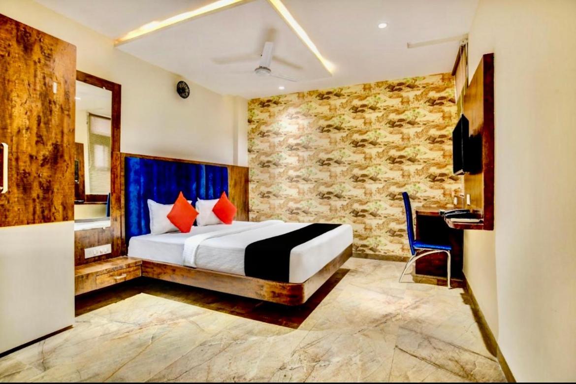 Hotel Vrindavan Prosperity Kültér fotó