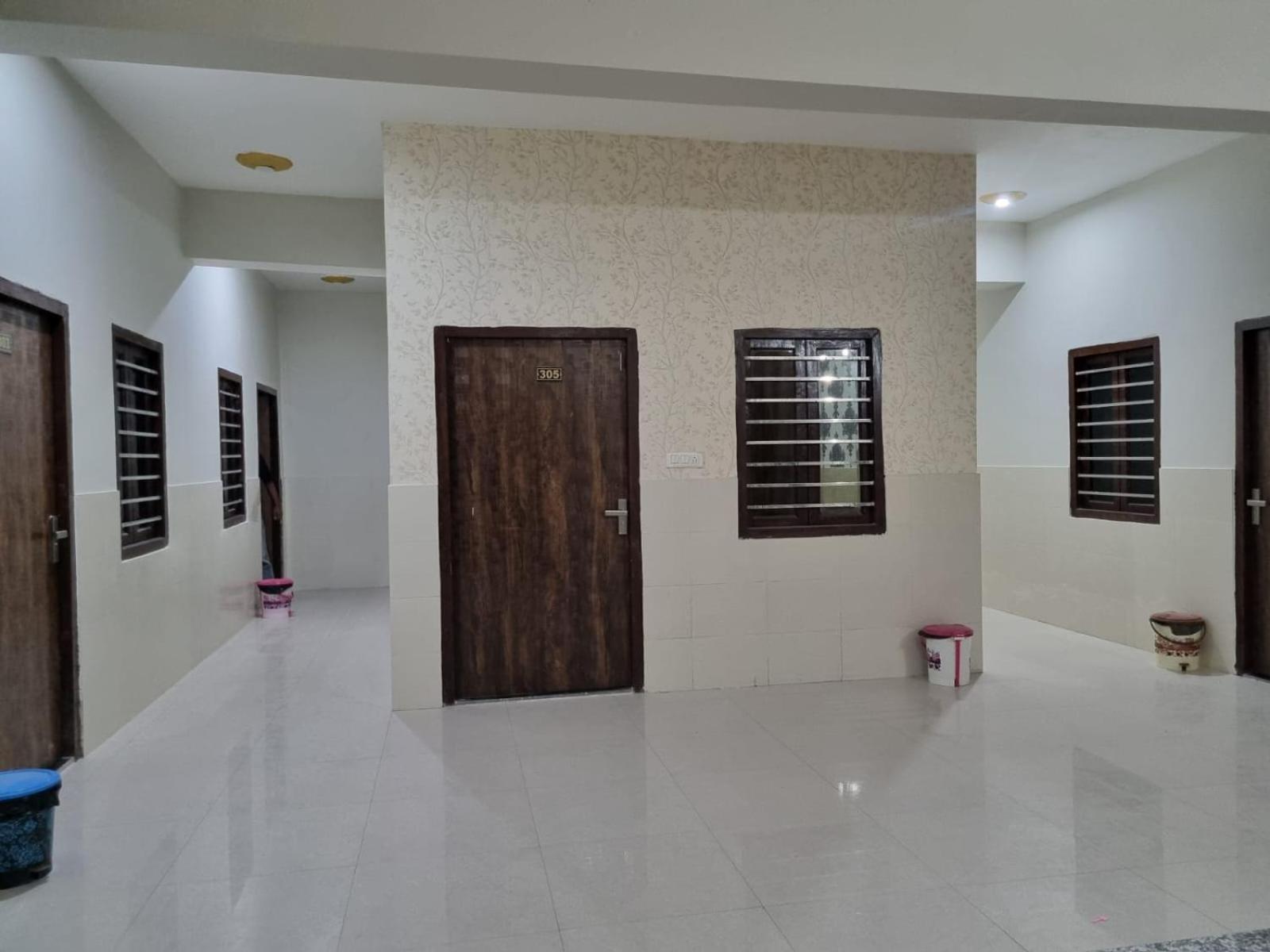 Hotel Vrindavan Prosperity Kültér fotó